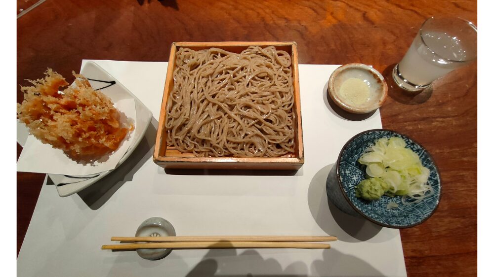 桜海老のかき揚げとそばと日本酒