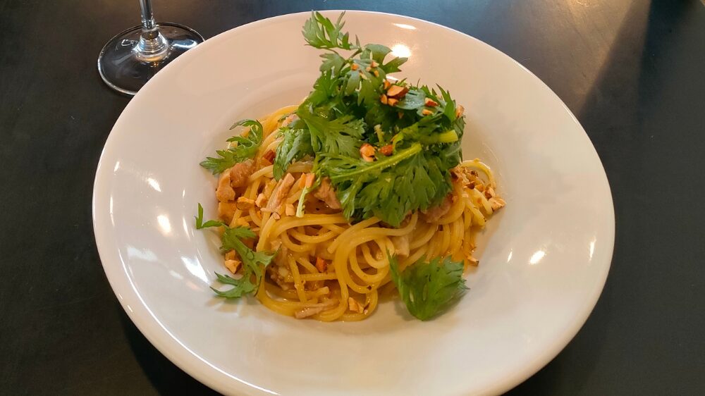春菊と鶏肉のパスタ