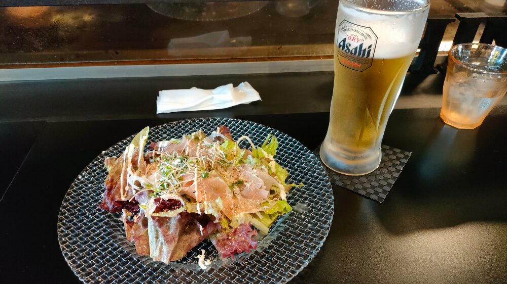 生ハムサラダとビール