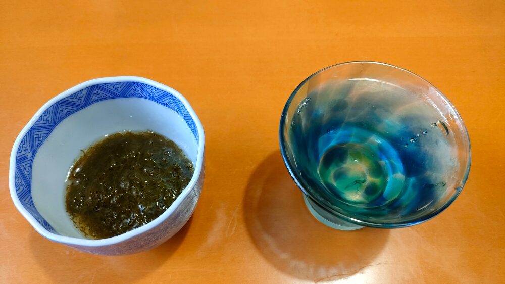 冷酒とモズク酢