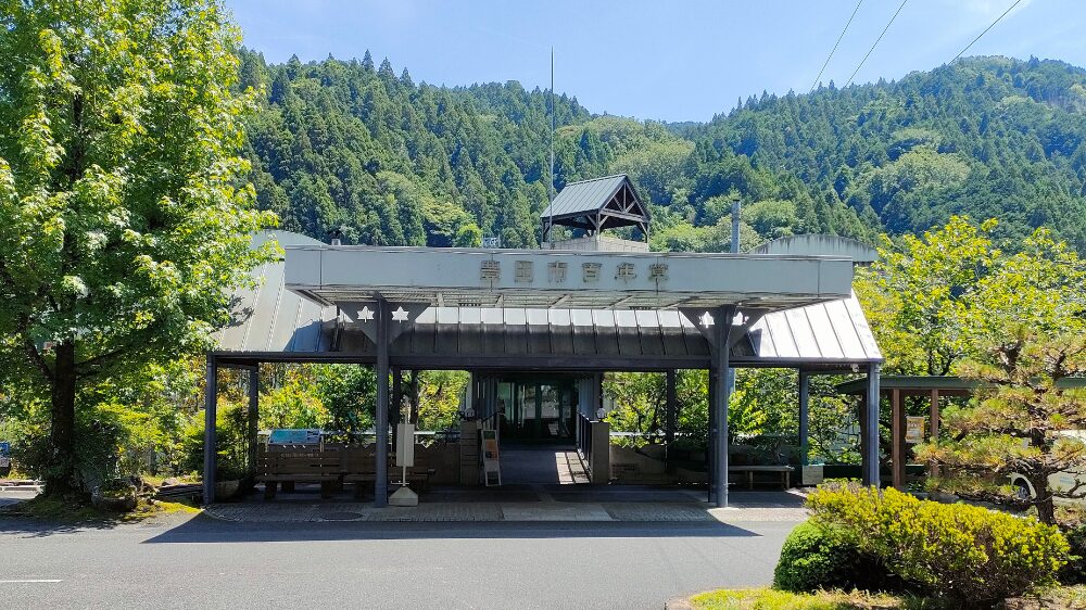 ホテル百年草玄関