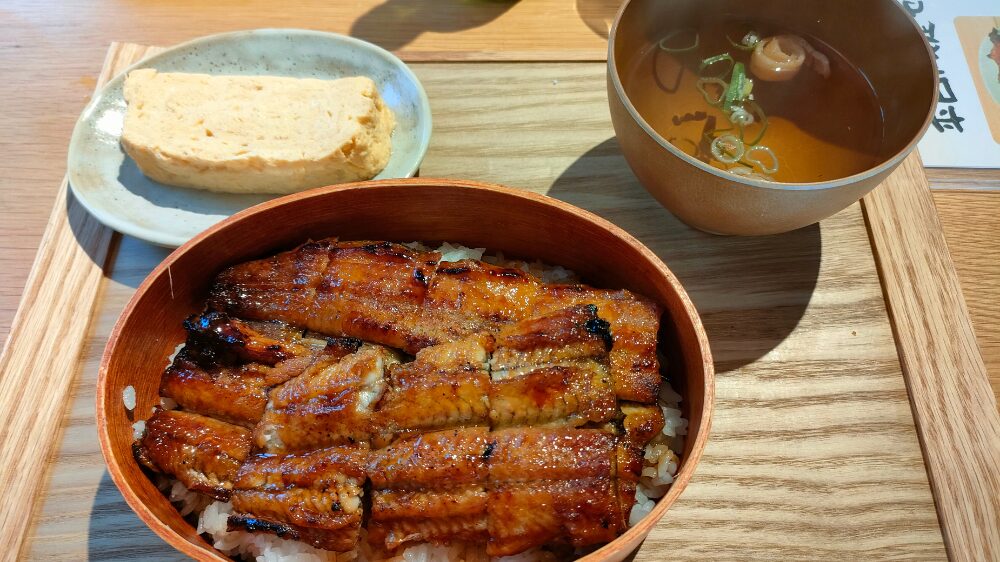うな丼の特上とだし巻き玉子