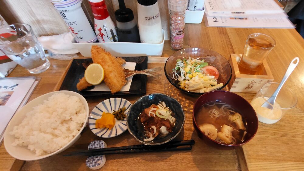 アジフライ定食と久保田千寿