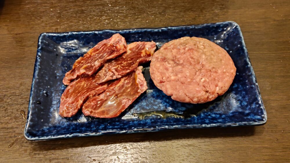 牛100%ハンバーグと熟成ハラミのセット