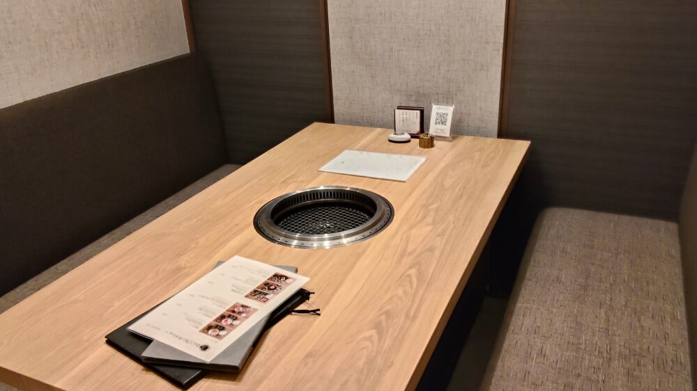 テーブル席の個室
