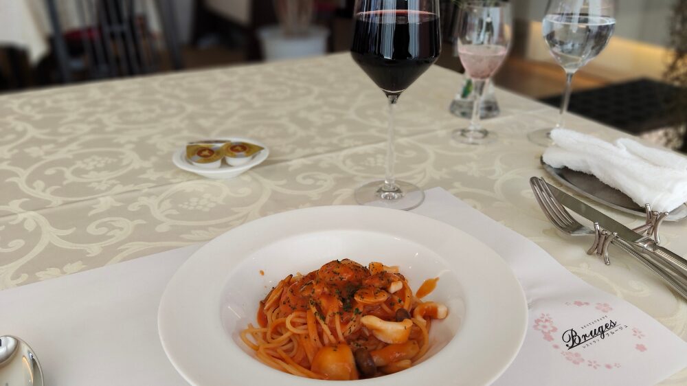 パスタと赤ワイン