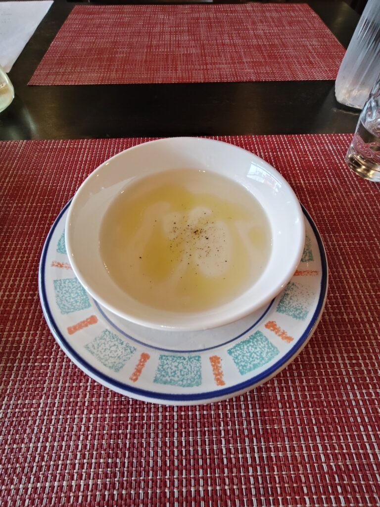 とらっとりあCoランチコースのスープ