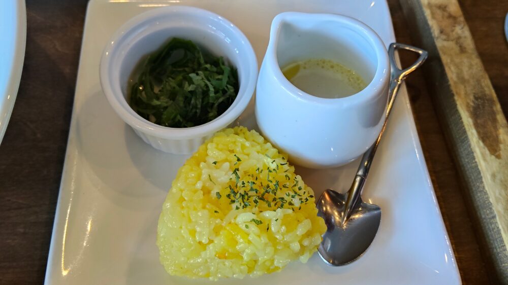 みーとまん153のパスタの後のリゾット用バターライスと調味料、出汁
