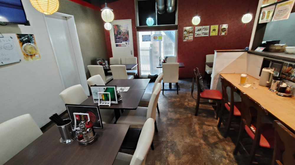 台湾・中国料理味楽瑠の店内